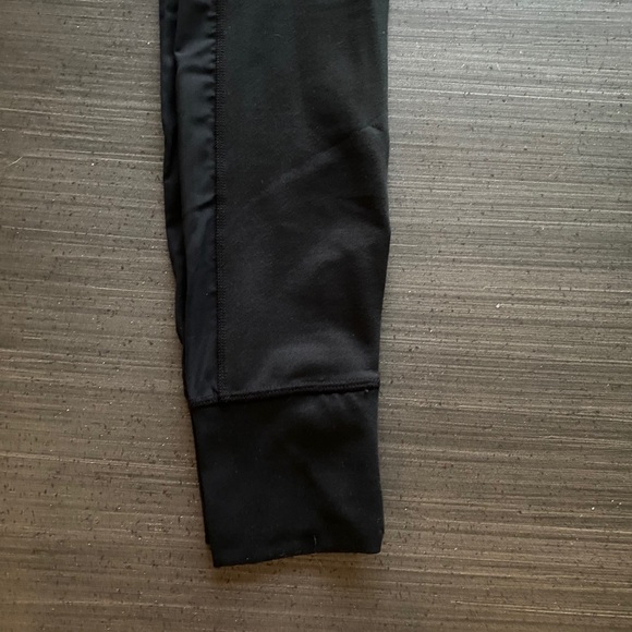 Fabletics Mesh Pocket Leggings - Picture 7 of 9